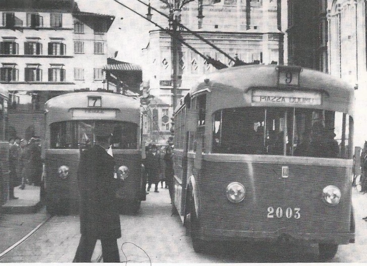 1938 - Piazza del Duomo, inaugurazione della linea di filobus, il n.7, per Fiesole